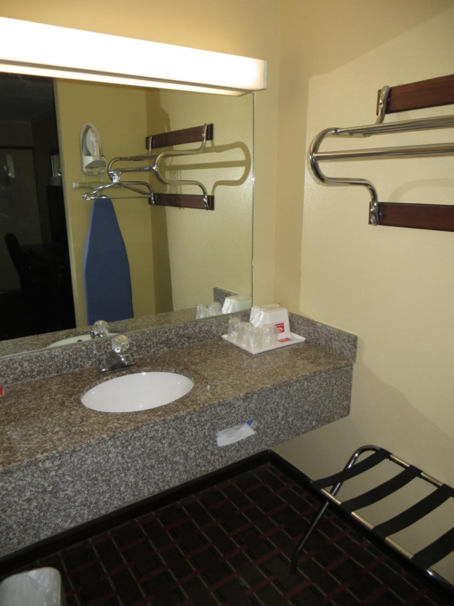Econo Lodge Ленор-Сіті Номер фото